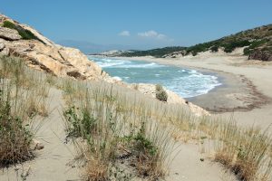 Der Strand von Patara – einer der Gründe, warum Traumurlaub in der Türkei möglich ist und es jährlich viele Touristen an die Mittelmeerküste der Türkei zieht. Foto: fotolia ©Lilyana Vynogradova #59024060