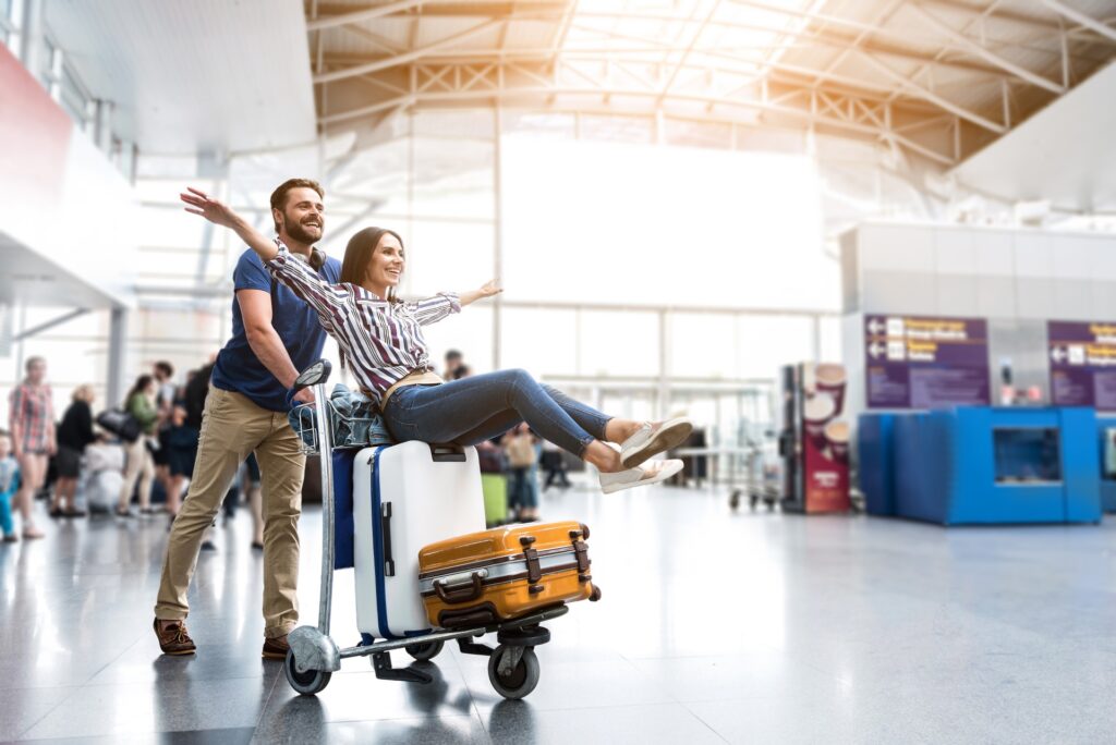 Paar am Flughafen