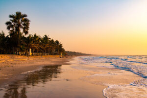 Sonnenuntergang am Strand von Gambia