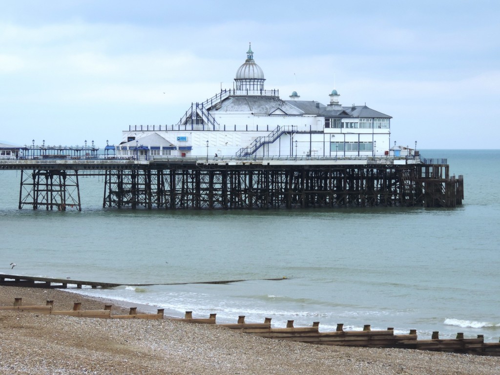Der Eastbourne Pier in Südengland