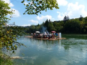 Floßparty auf der Isar.
