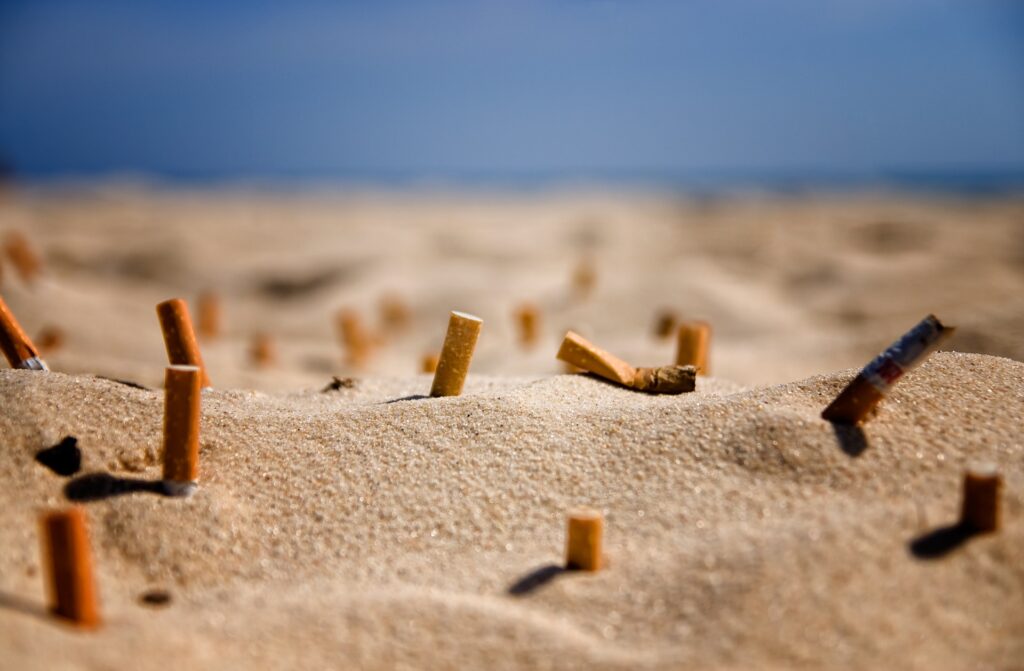 Zigarettenstummel am Strand